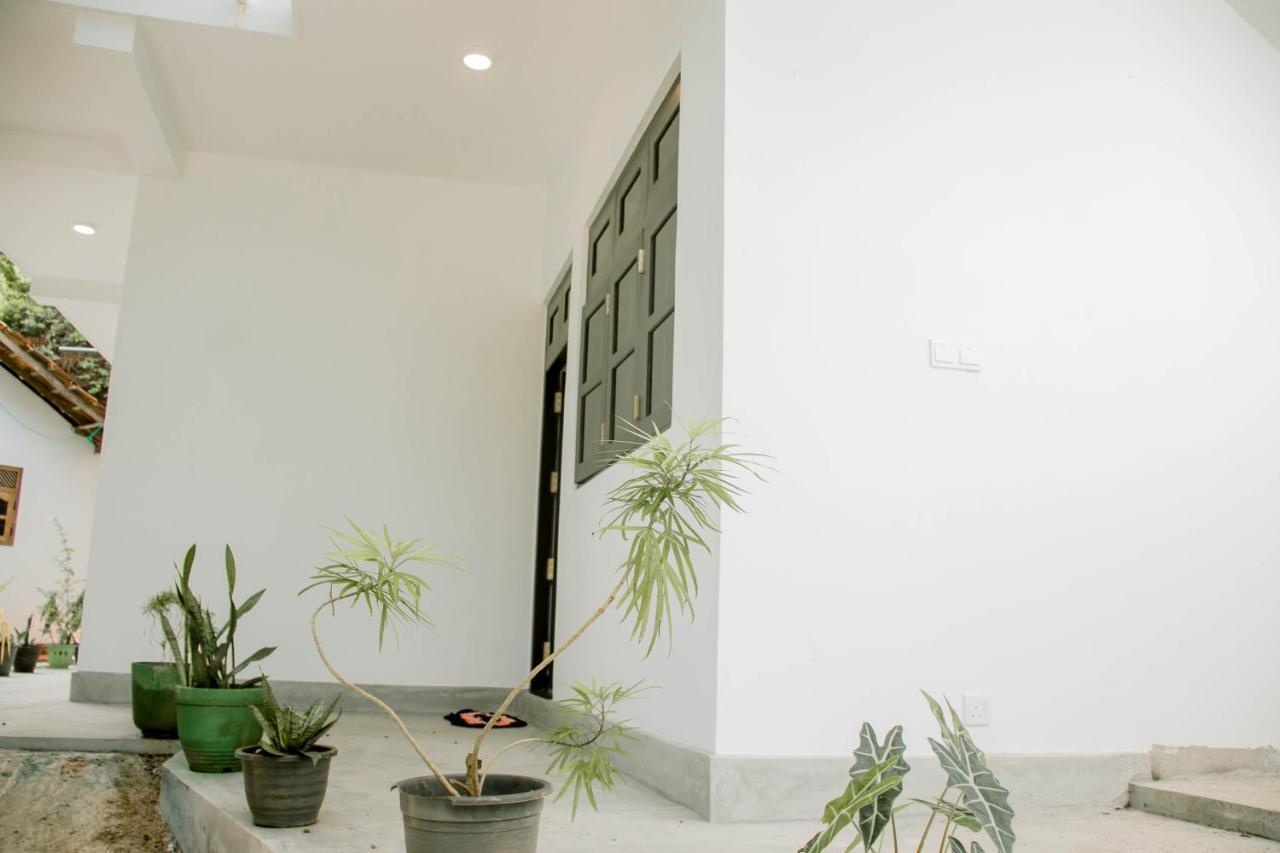 Navodya Guest Mirissa Hotel Екстериор снимка